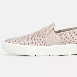 Vince Women's size 9 Sneakers Tennis Shoes Slip‎ On Beige Perforated Blaire 39